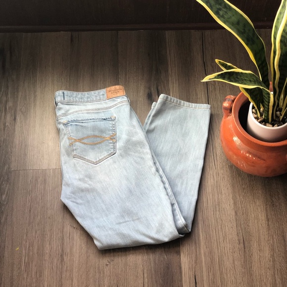 A&F light wash jeans no rips or distress - Picture 5 of 8